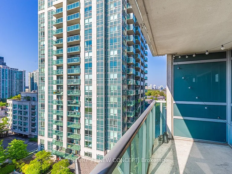 18 Harrison Garden Blvd #903 — Photo 21