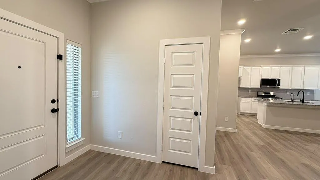 3 bed, 2.0 bath, 1711 sqft, $2,800 — Photo 4
