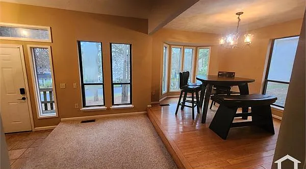 4 bed, 2400 sqft, $3,000 — Photo 2
