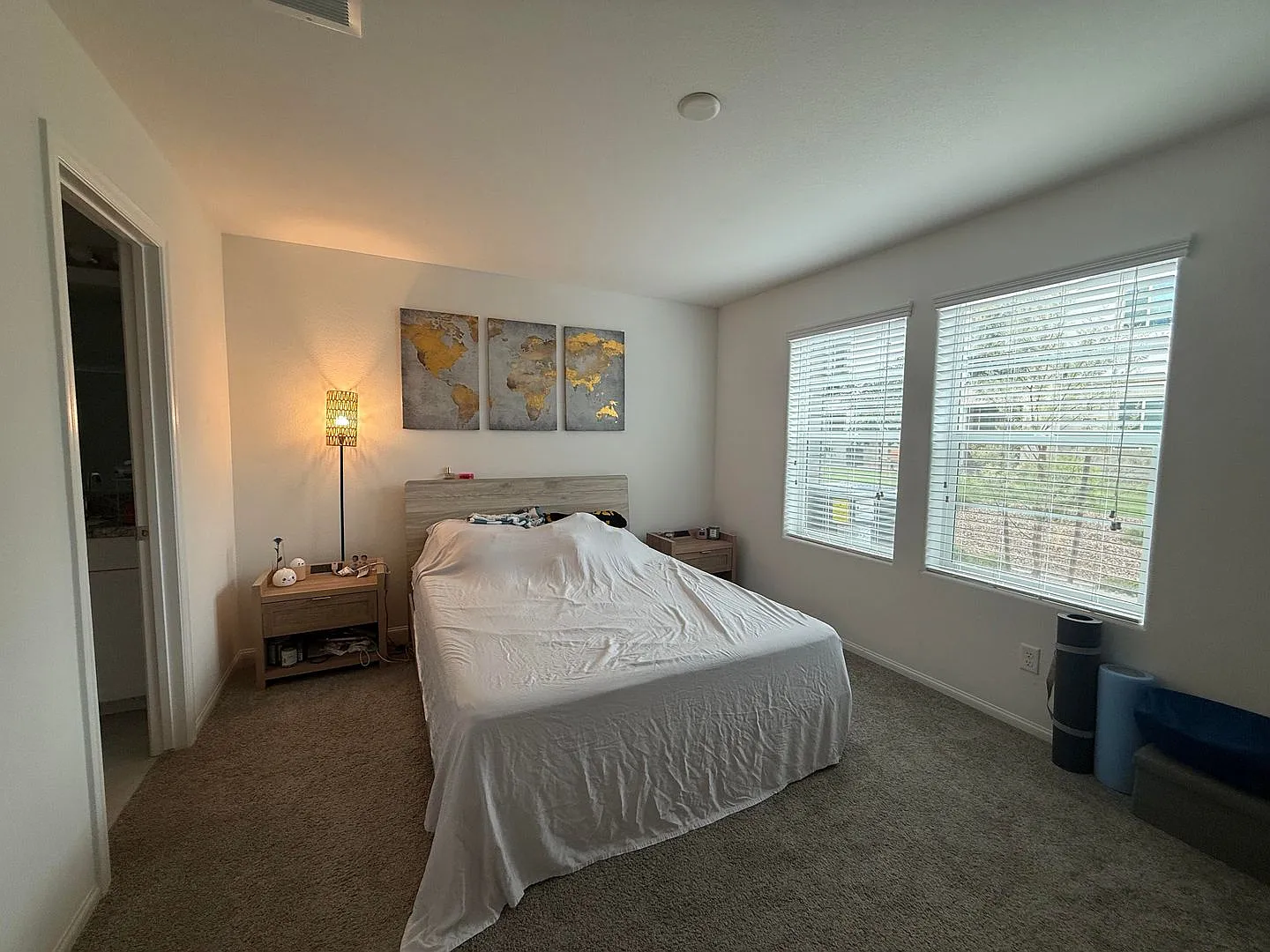 Exceptional Two Level 3 bedroom Furnished or Non-Furnished Rental — Photo 3