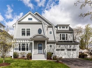 824 Riverside Dr, Fairfield, CT 06824