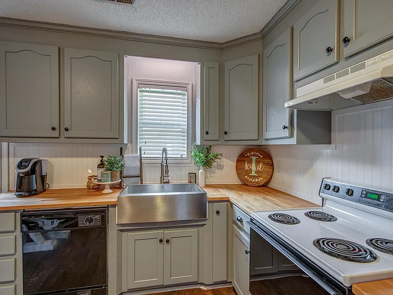 121 Pratt St — Photo 15