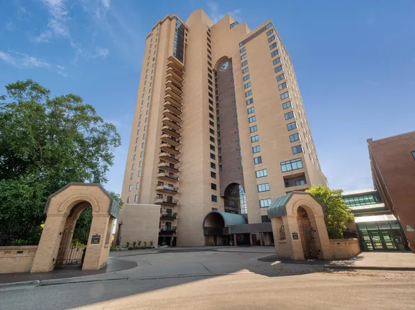 110 Bank St SE APT 1105, Minneapolis, MN 55414