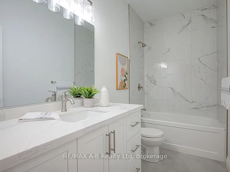 312 Forman Ave — Photo 6