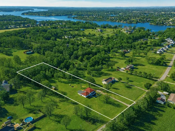 557 Peach Valley Rd, Gallatin, TN 37066