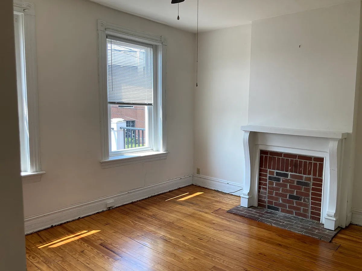 Building Photo - 1106 W Cary St