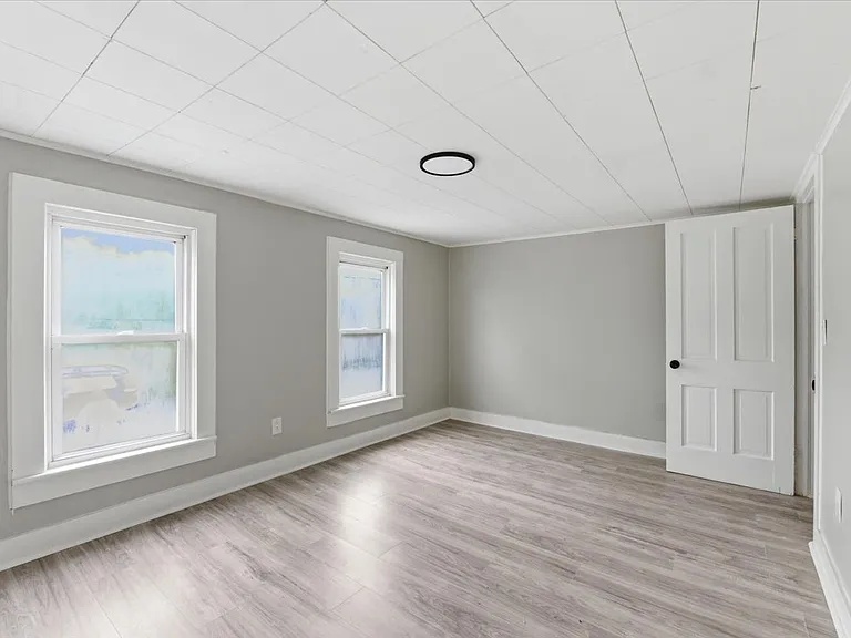 124 Wells St — Photo 13