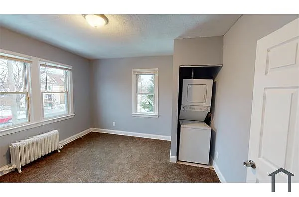 Building Photo - 453 Mellon St SE #4