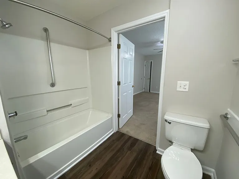 Meridian Park Apartments — Photo 143