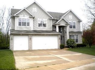 909 Chancery Ln, Cary, IL 60013