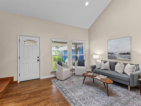 2nd image of 1439 Meadowside Dr