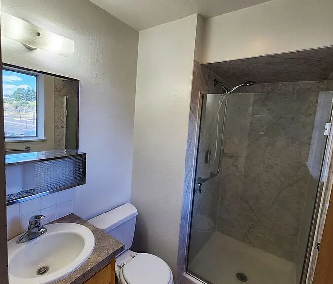 605 S Grand Ave — Photo 5