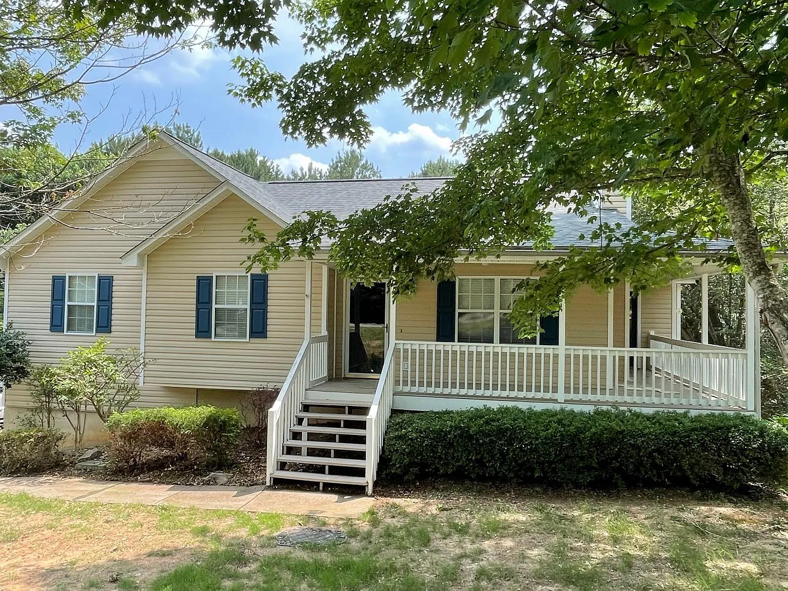 3 bed, 1372 sqft, $1,900 — Photo 1