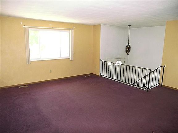 2nd image of 1356 Robinhood Dr