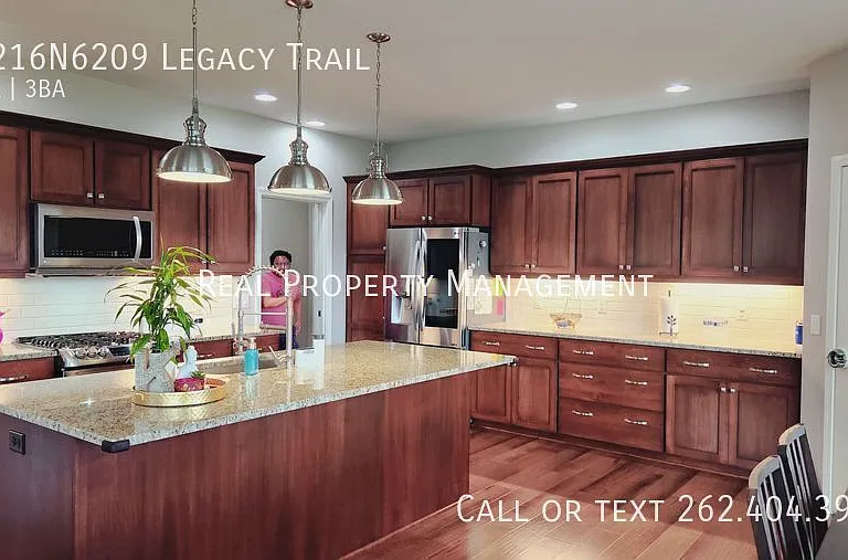 W216N6209 Legacy Trl — Photo 2