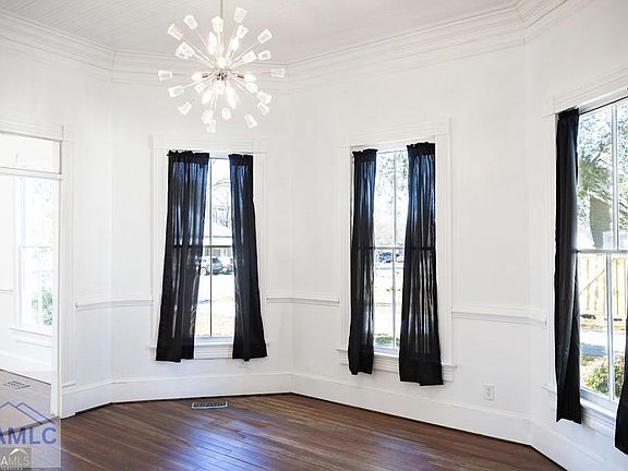 5th image of 643 Barney Ave