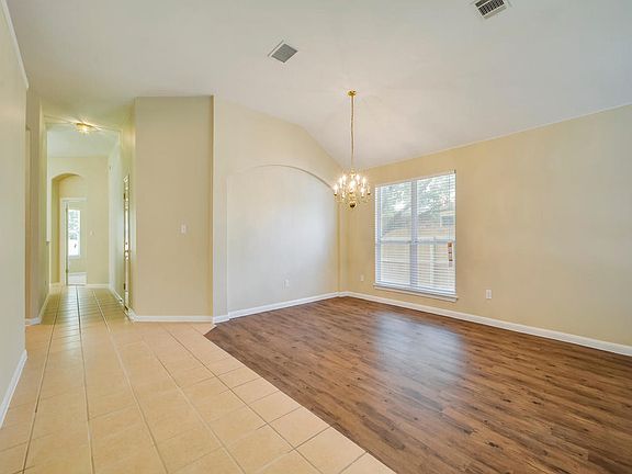 5th image of 109 Plumbago Dr