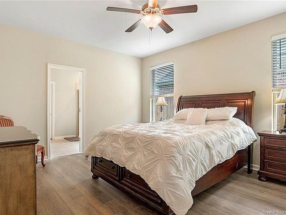 4th image of 4419 Lake Crest Dr