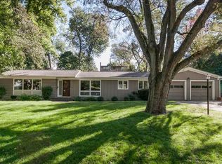 356 Red Fox Rd SE, Cedar Rapids, IA 52403