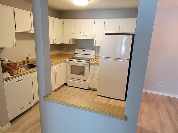 5th image of 3850 Plymouth Blvd APT 202