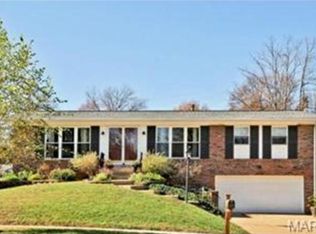 9751 Croftwood Dr, Saint Louis, MO 63123