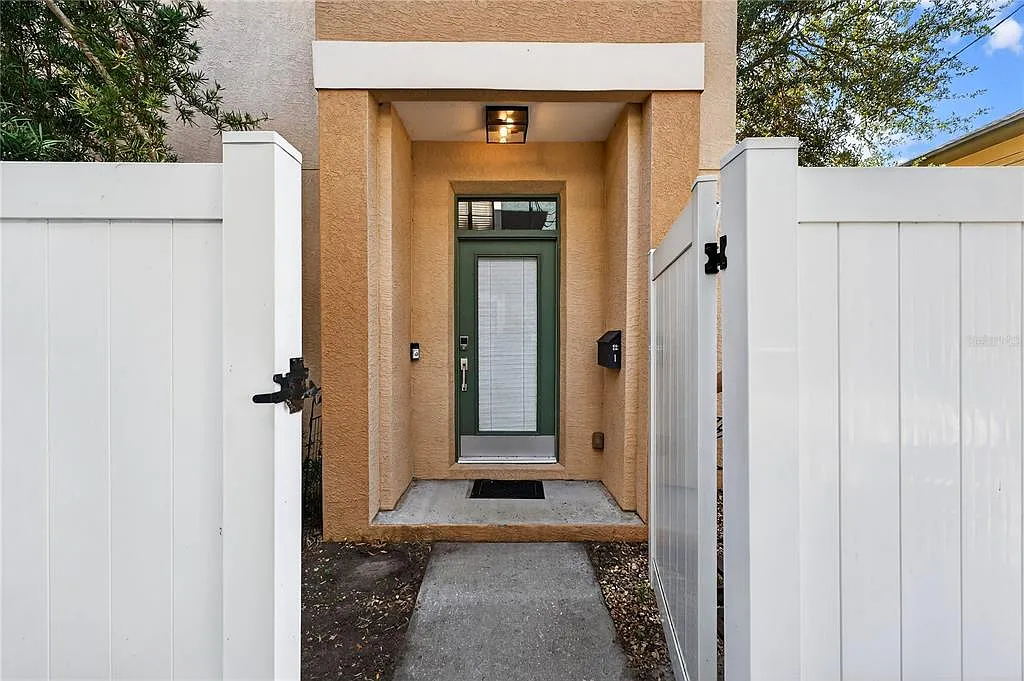 3 bed, 2.5 bath, 1410 sqft, $3,750 — Photo 1