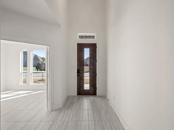 8732 Heartland Dr, Fort Worth, TX 76123