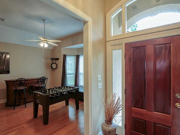 4th image of 1012 Summerbrooke Dr
