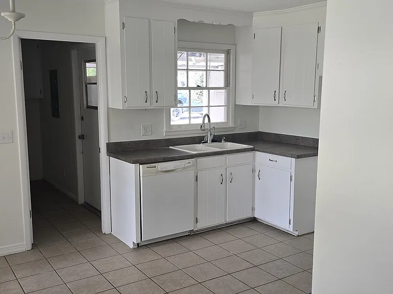 2100 Saddlewood Trl — Photo 5