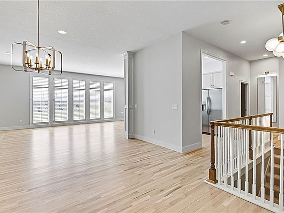 3rd image of 905 W 131st Pl