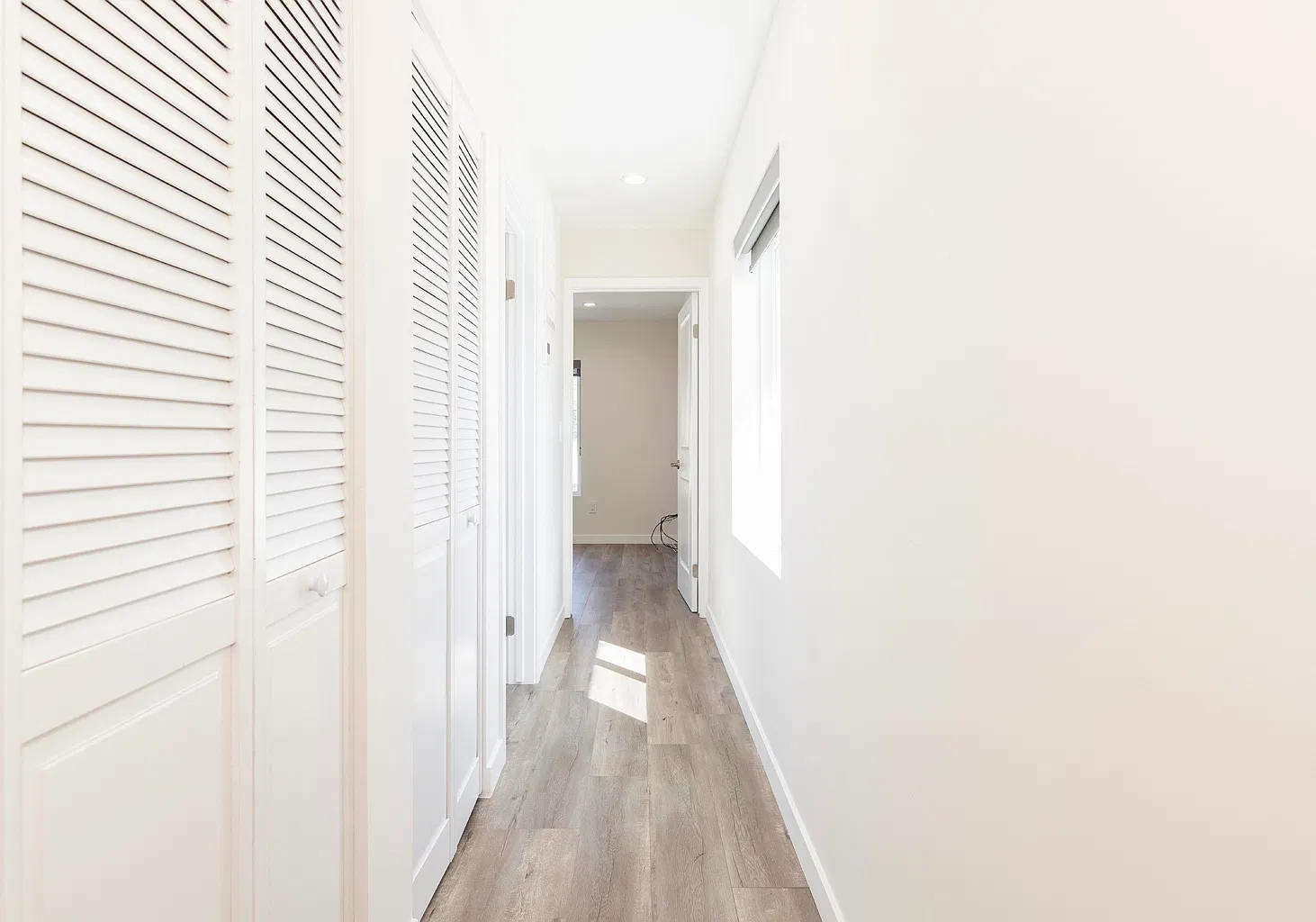 2 bed, 1000 sqft, $3,500 — Photo 2