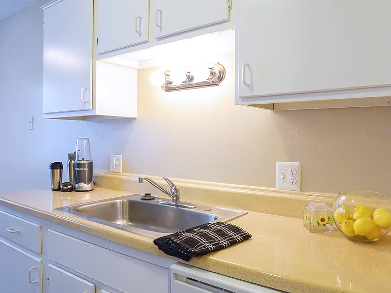 Rochester Square Apartments — Photo 23