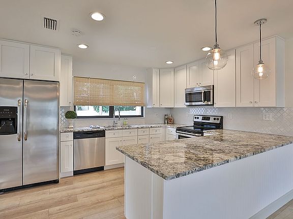 5th image of 2922 W Ellis Dr