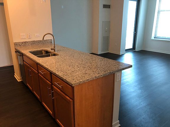 3rd image of 548 W Kinzie St #W2702