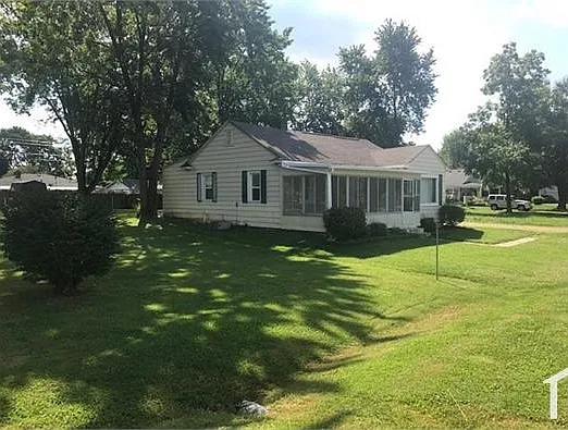 1823 N Coolidge Ave — Photo 3
