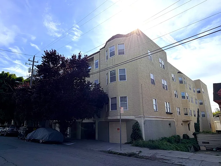 2210 10th Ave — Photo 6