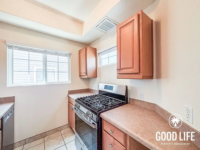 4335 1/2 Cleveland Ave — Photo 6