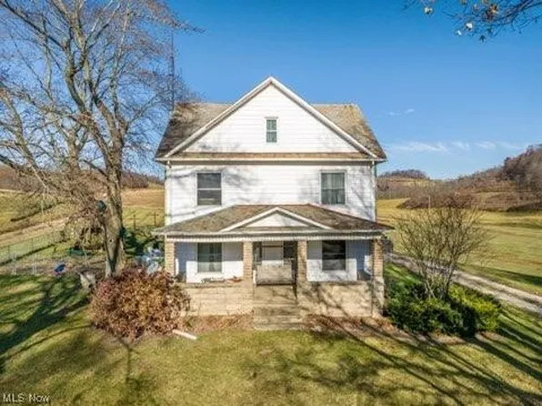 2158 Stonecreek Rd SW, New Philadelphia, OH 44663