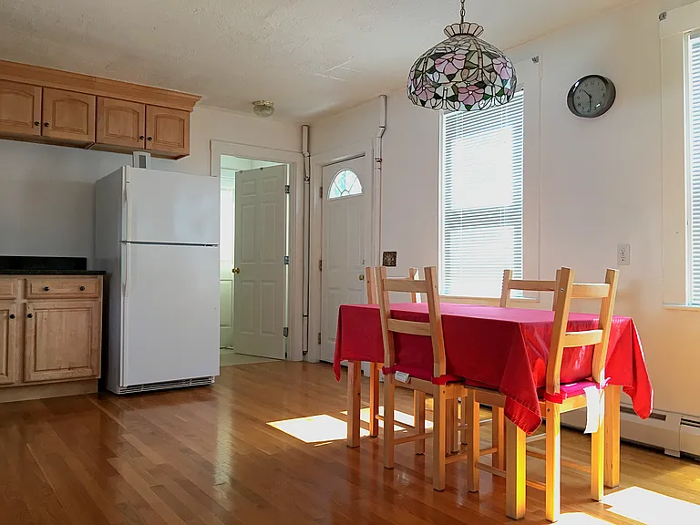 19 Oak St — Photo 2