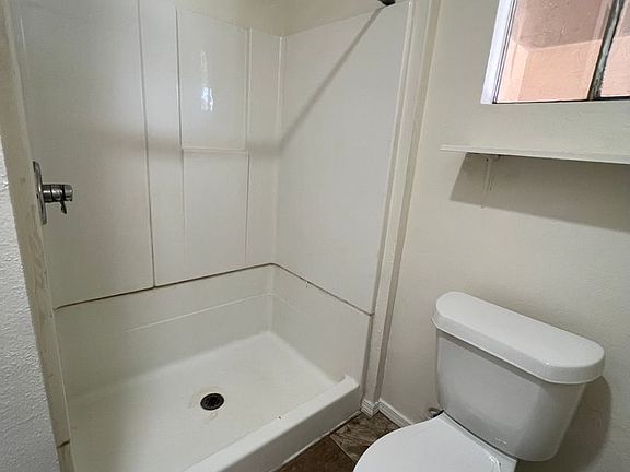 5th image of 515 W McGaffey St