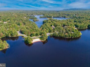 1213 Coyote Ct, Long Pond, PA 18334