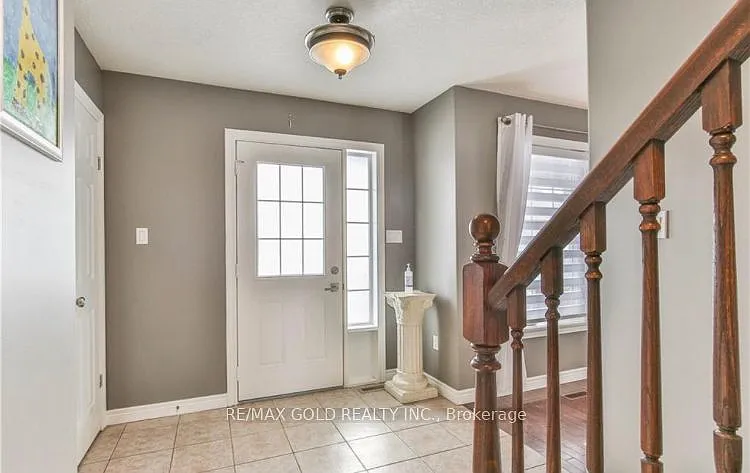 65 Woodhatch Cres — Photo 4