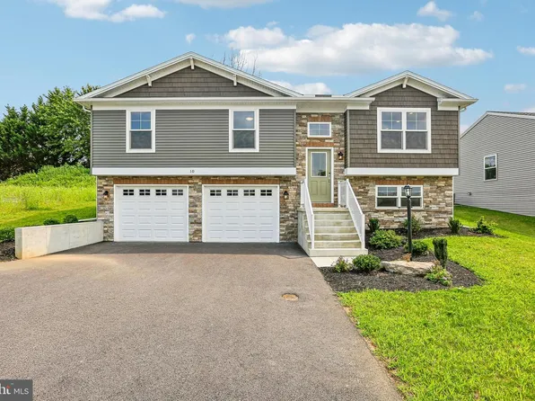 10 Cheltenham Ln, Carlisle, PA 17013