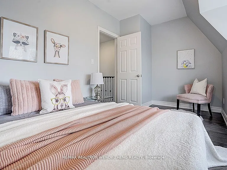 245 Montrose Ave #UPPER — Photo 19