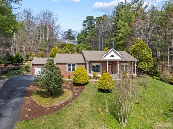 33 W Fairway Dr, Etowah, NC 28729