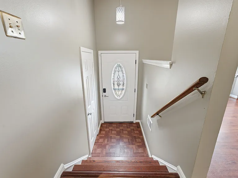 10703 Campus Way S — Photo 3