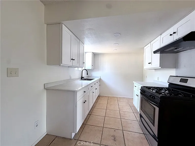 122 N Mayflower Ave #A — Photo 3