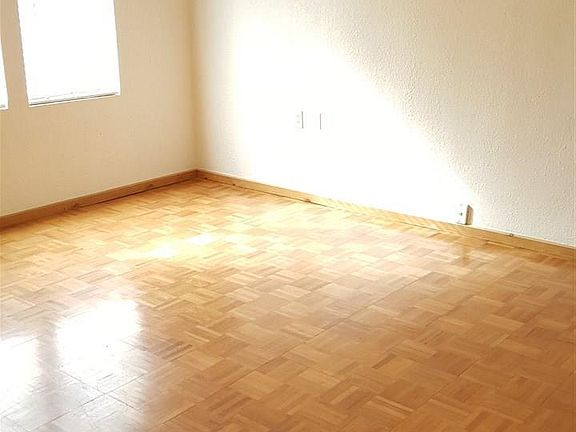 5th image of 905 Malaga Ave