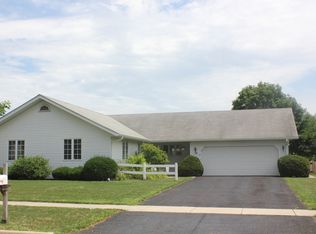 86 Canterbury Rd, Aurora, IL 60506