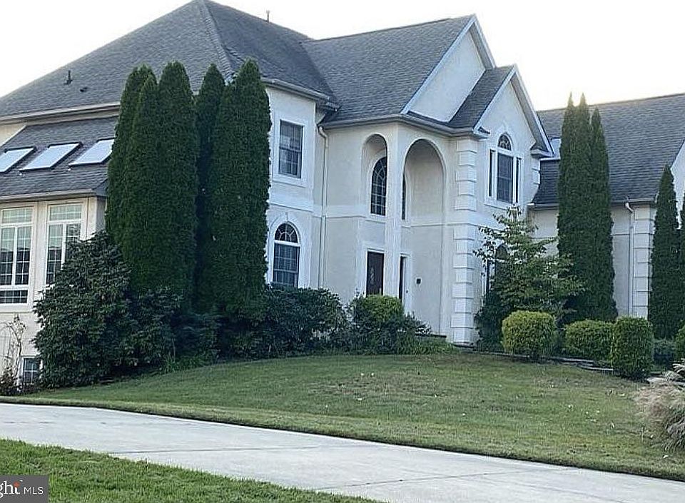 1st image of 4 Carriage House Ct